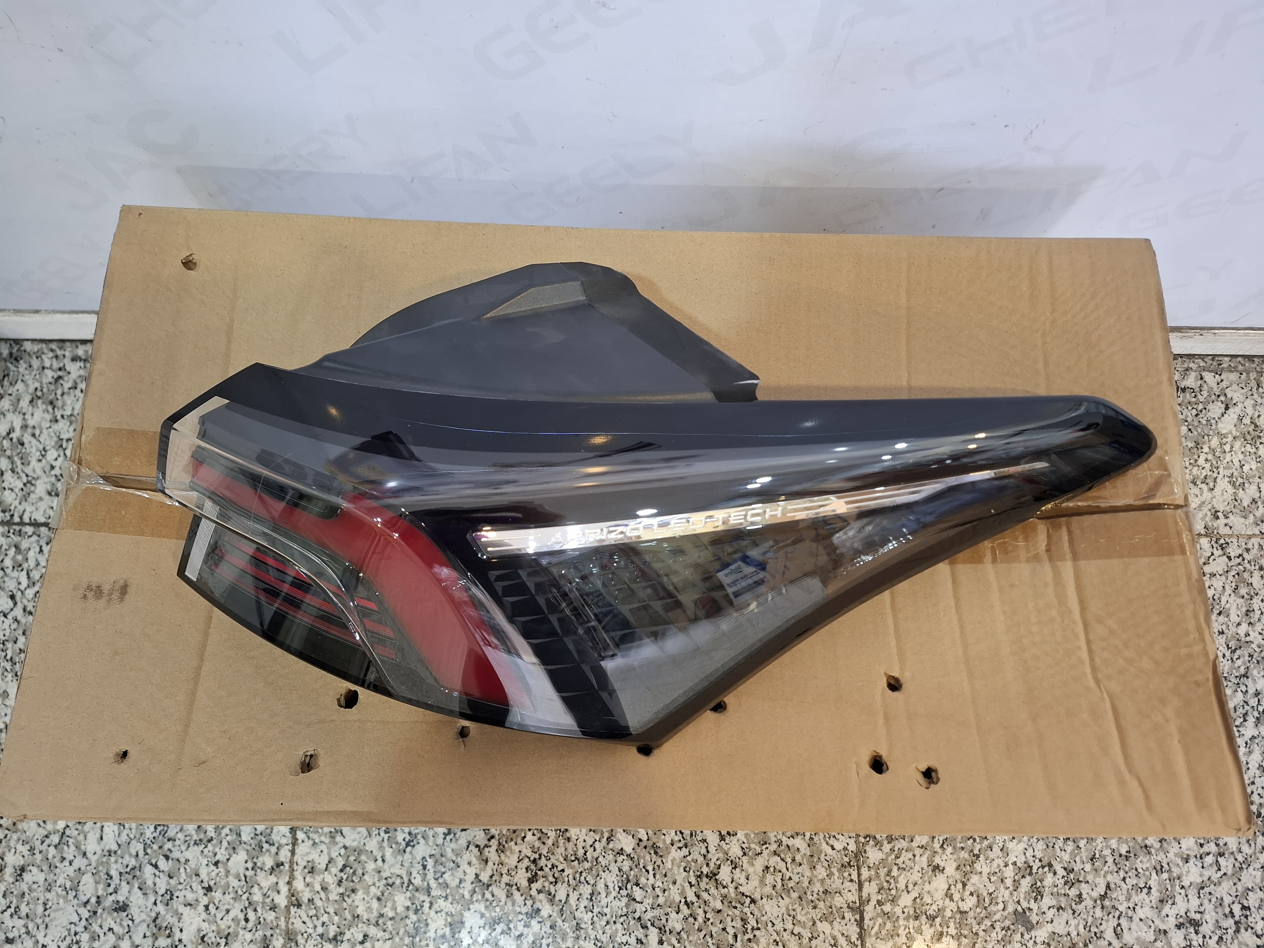 خطر گلگیر راست اریزو ۶ پرو شرکتی