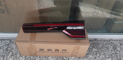 خطر تیگو ۷ پرو سمت راست روی صندوق شرکتی